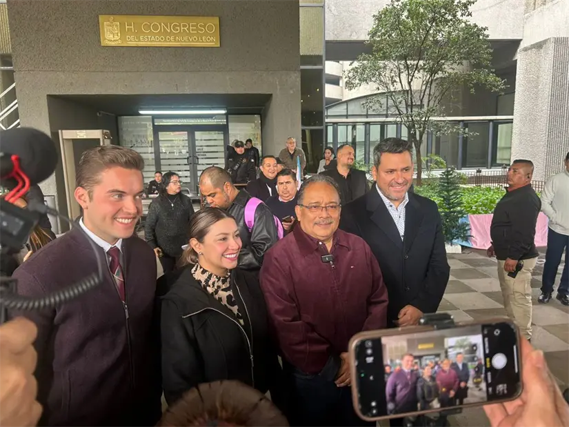 El alcalde y diputados federales advierten sobre la peligrosidad de la pirotecnia tras un alarmante incidente en Pesquería. Foto: Diego Ovalle