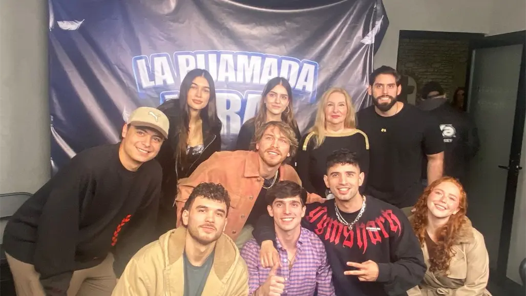 Aldo De Nigris presentó en rueda de prensa su reality "La pijamada viral"