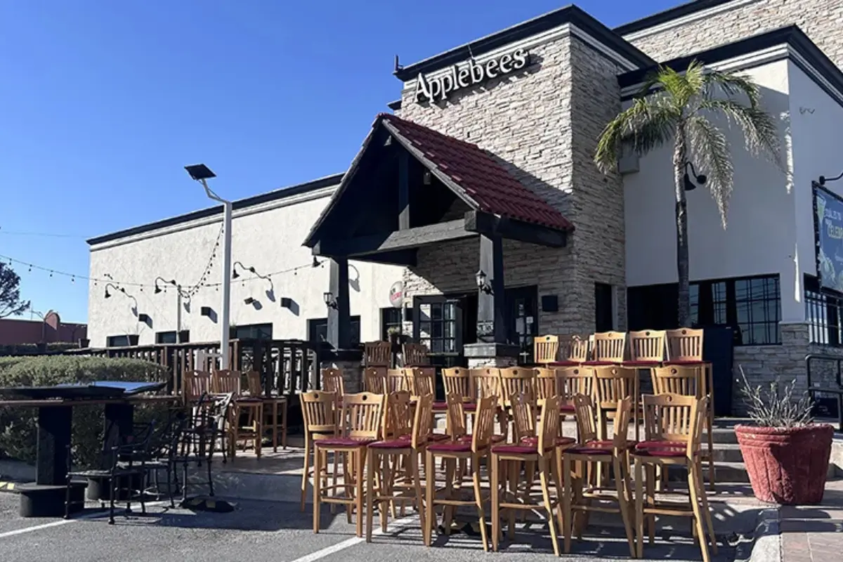 Algunos restaurantes ya ofrecen cenas completas, paquetes familiares y servicio a domicilio para que tu Nochebuena sea más cómoda. Foto: Applebees Reynosa