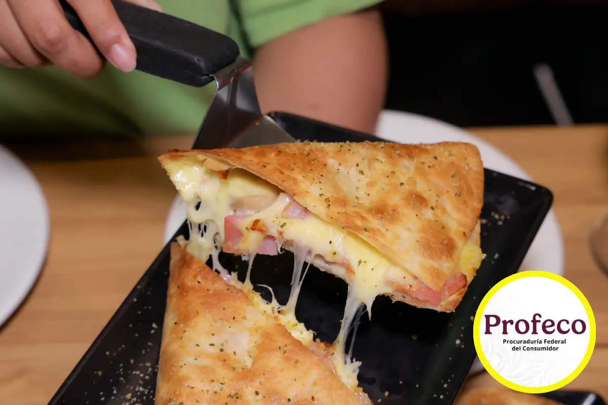 5 marcas de queso manchego que no son 100% queso, según Profeco. Foto: Canva