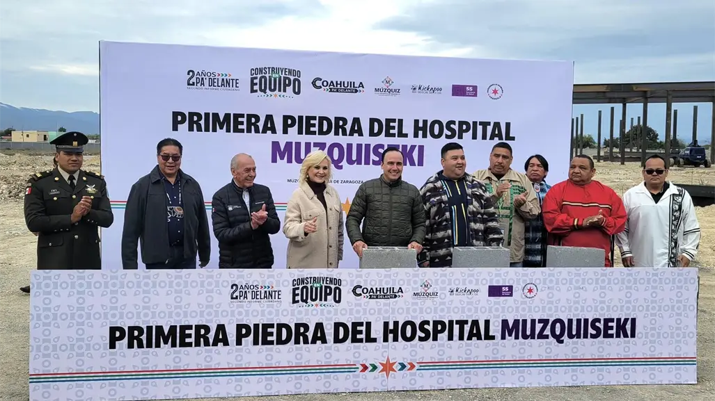 Manolo Jiménez coloca primera piedra del Hospital Muzquiseki en la región Carbonífera