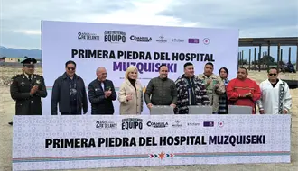 Manolo Jiménez coloca primera piedra del Hospital Muzquiseki en la región Carbonífera
