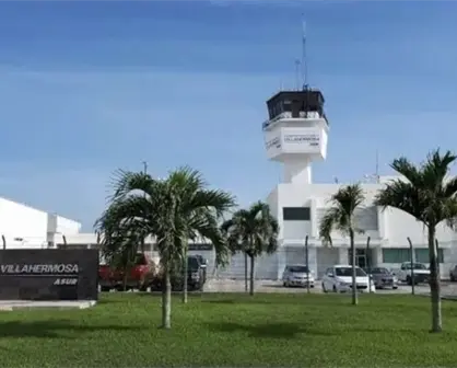 Aeropuerto de Villahermosa sustituye halcones por pirotecnia y un perrito para cuidar los vuelos