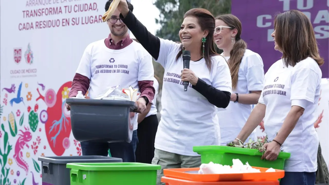La jefa de Gobierno, Clara Brugada presentando Transforma tu Ciudad, cada Residuo en su Lugar en CDMX. Foto: Gobierno de CDMX