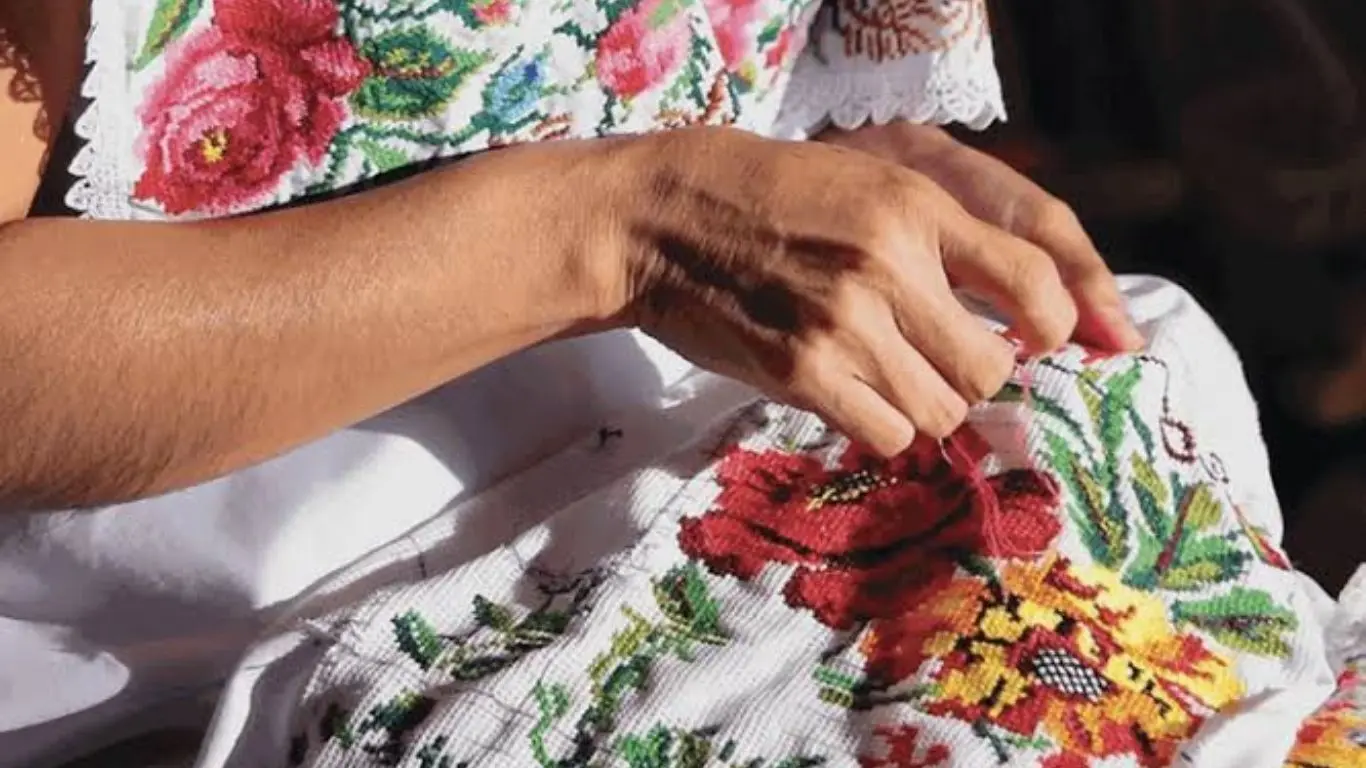 El encuentro busca integrar a nuevas bordadoras al consejo estatal. Foto: Gob_Yuc.