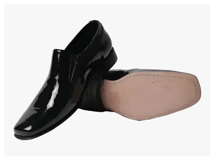 imagen recuadro Zapato de Vestir Charol Suela de Cuero LED134. Foto: Mercado Libre.