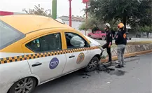 Choca taxista y queda lesionado en la Calzada Madero de Monterrey