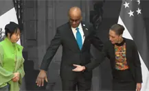 Claudia Sheinbaum vive momento incómodo, presidente de Singapur bloquea el saludo a su esposa Claudia Sheinbaum vive momento incómodo, presidente de Singapur bloquea el saludo a su esposa