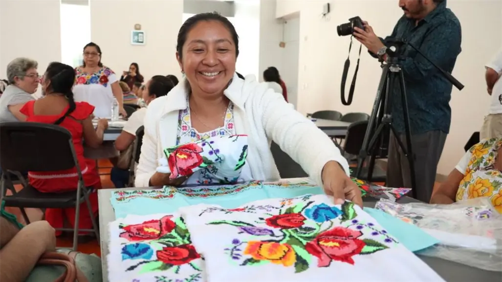 El Consejo Estatal de Bordadoras de Yucatán realiza su primera reunión
