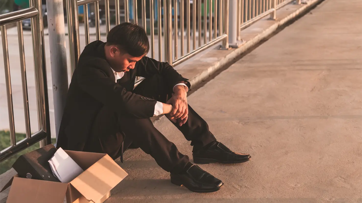 Diversos factores inciden en el desempleo de profesionistas. | Foto: Canva.