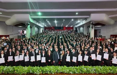 FACPYA de la UANL realiza toma de protesta a egresados de 5 carreras