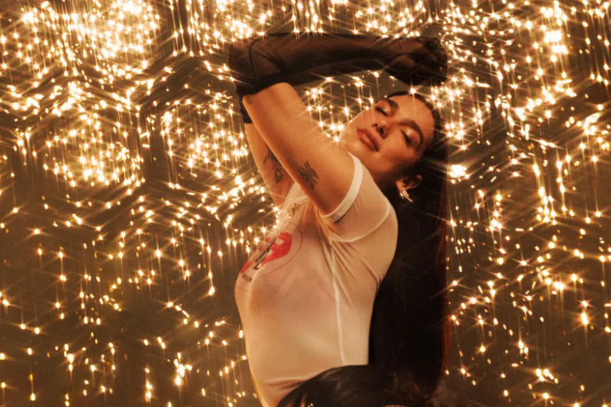 Porta de la gira Radical Optimism Tour de Dua Lipa (Foto: Web, spotify.com / Canva)