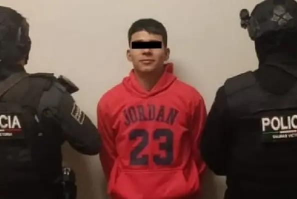 imagen recuadro Ladrón al ser detenido por policías municipales. Foto: Secretaría de Seguridad Públia y Vialidad de Salinas Victoria.