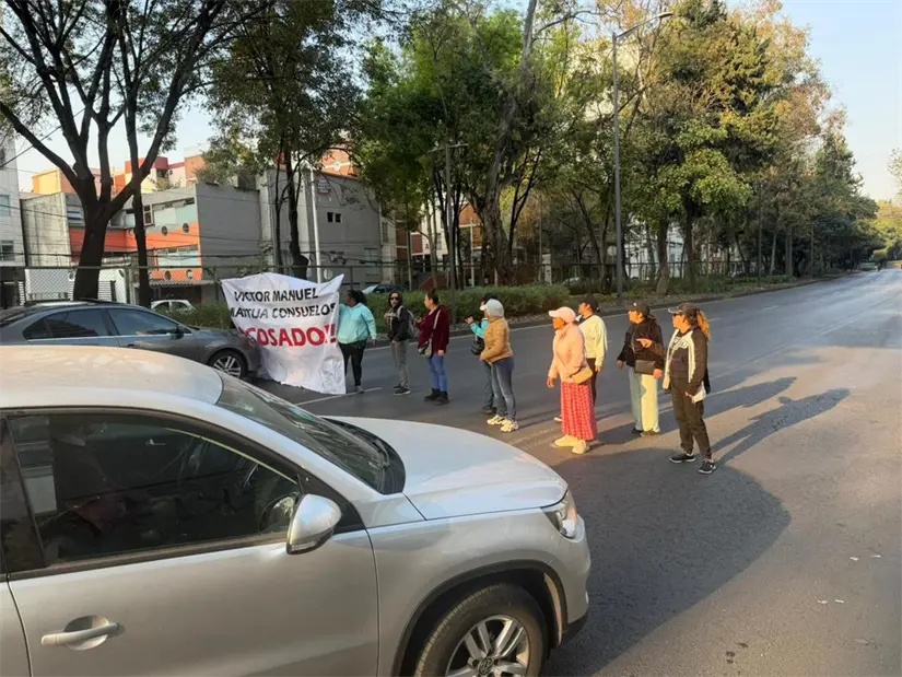 Bloqueo en Ejercito Nacional por denuncias de presunto acoso sexual Foto: Ramón Ramírez 