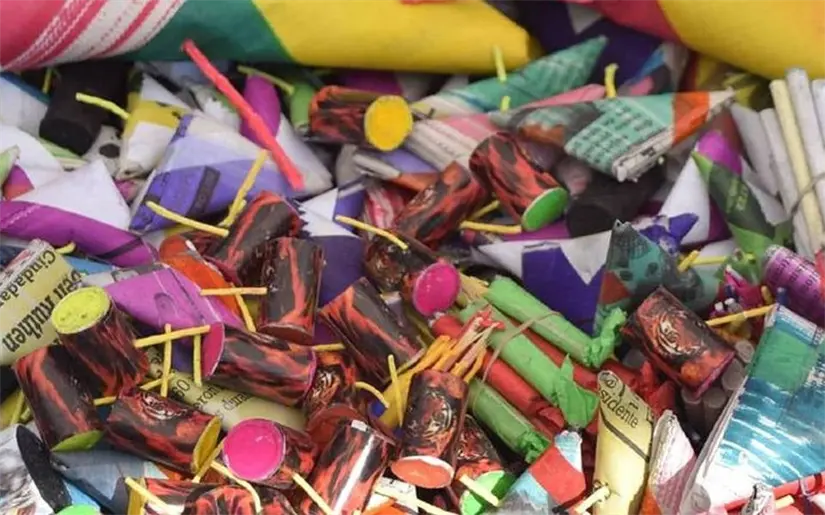 El uso de pirotecnia conlleva al riesgo de sufrir quemaduras y lesiones como amputación de extremidades. Foto: Ayuntamiento de Caborca