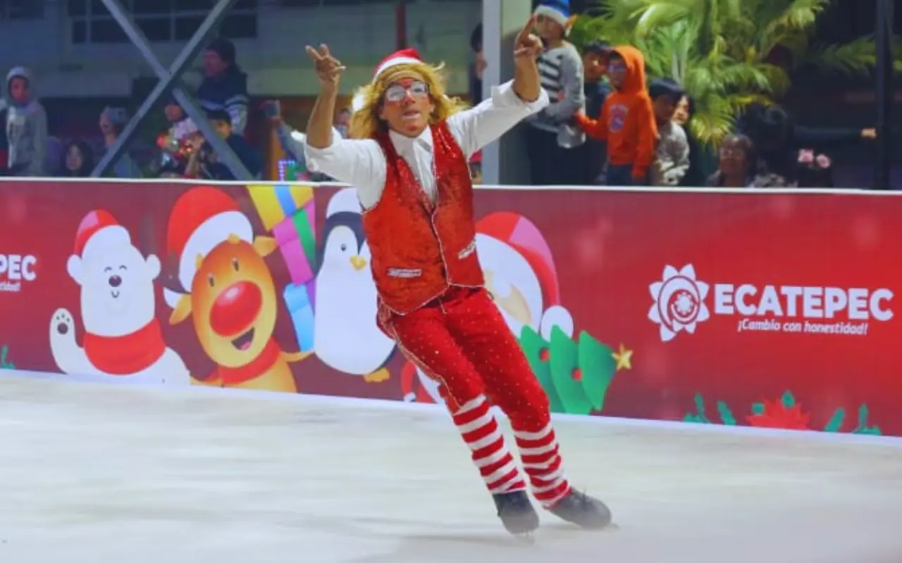 La pista de hielo de 40 metros de Ecatepec, estará disponible hasta el 7 de enero de 2026. Foto: X/ @12Parrafo