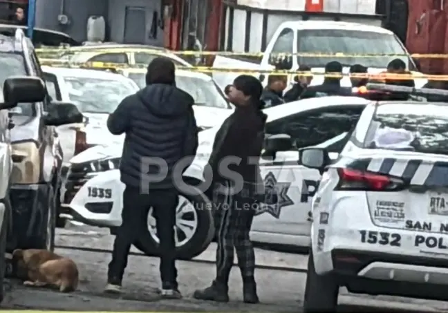 Policías de San Nicolás de los Garza en la zona de la colonia Floridos Bosque del Nogalar. Foto: POSTA.