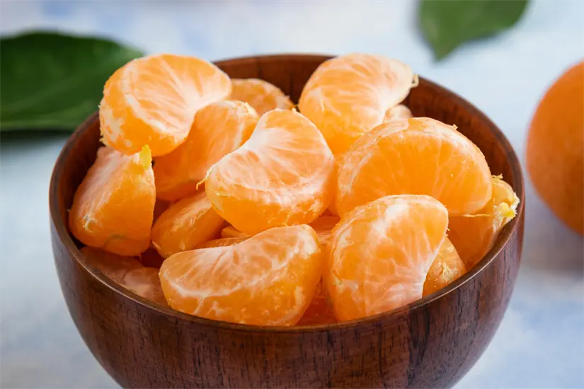 En mercados el kilogramo de mandarina es de 60 pesos. mientras que en tiendas de conveniencia llega a alcanzar cerca de los 100 pesos. Foto: Freepik 