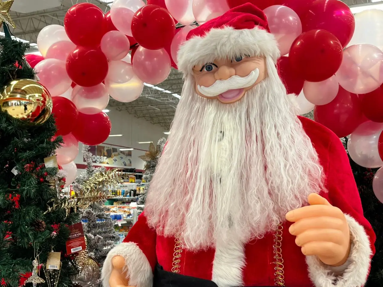 Figura del Santa Claus embrujado en Saltillo. (Leslie Delgado)