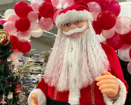 Navidad 2025 en Saltillo: Reaparece Santa Claus embrujado de Soriana 