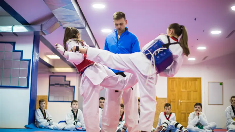 imagen recuadro El GUM ofrece clases de taekwondo tres veces a la semana para niñas, niños y jóvenes. Foto: Canva