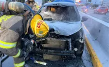 VIDEO | Incendio de auto paraliza la avenida Gonzalitos de Monterrey VIDEO | Incendio de auto paraliza la avenida Gonzalitos de Monterrey