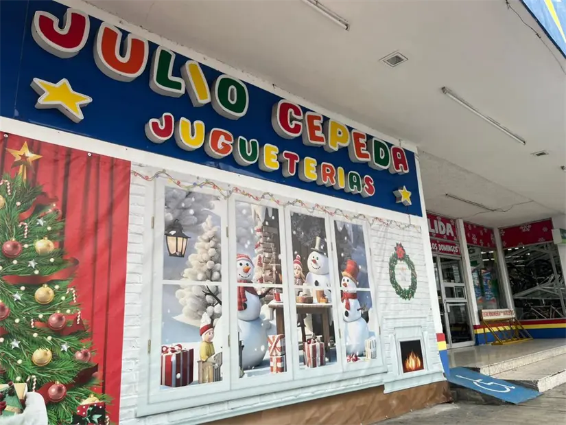 El cierre de la sucursal más emblemática de Julio Cepeda deja un legado de tradiciones navideñas en la comunidad. Foto: Vianca Treviño