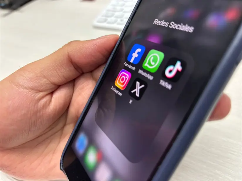 imagen recuadro El uso excesivo de redes sociales en Nuevo León plantea serios riesgos para la salud mental de sus usuarios. Foto: Vianney Carrera