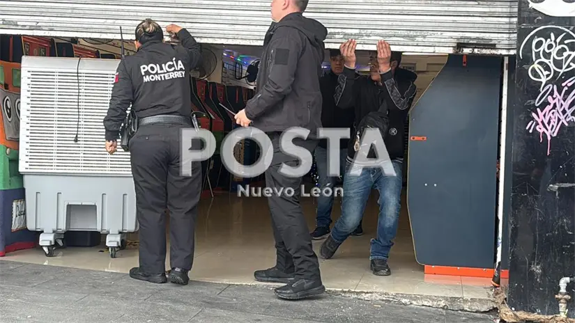 En pleno centro de Monterrey, un asalto a un negocio de tragamonedas resultó en el robo de 250 mil pesos. Foto: Erick Reyes