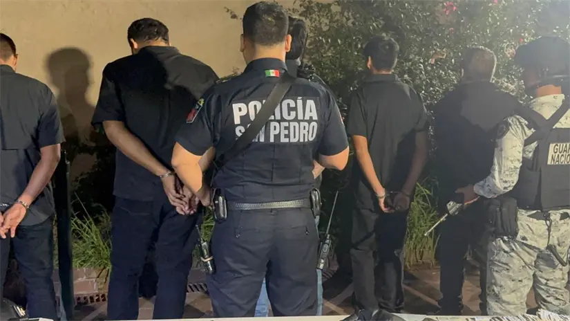 imagen recuadro Las autoridades de Nuevo León han detenido a varios sospechosos por posesión de sustancias ilegales y un arma de fuego. Foto: San Pedro