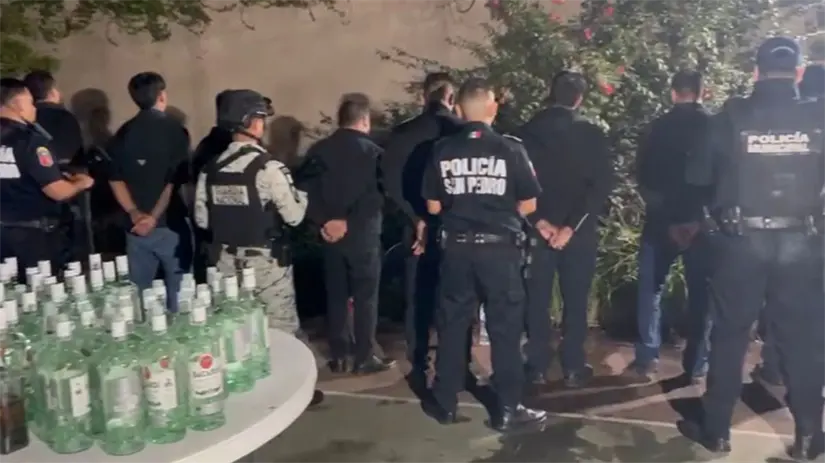 imagen recuadro En San Pedro, la Fiscalía de Nuevo León investiga la relación entre narcomenudeo y la incautación de un arma de fuego. Foto: San Pedro