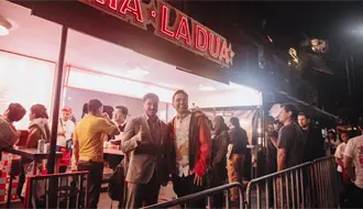 Samuel García y Jorge Álvarez Máynez visitan la taquería La Dua en CDMX