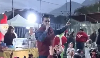 Jesús Nava Rivera lleva posadas y alegría navideña a colonias de Santa Catarina