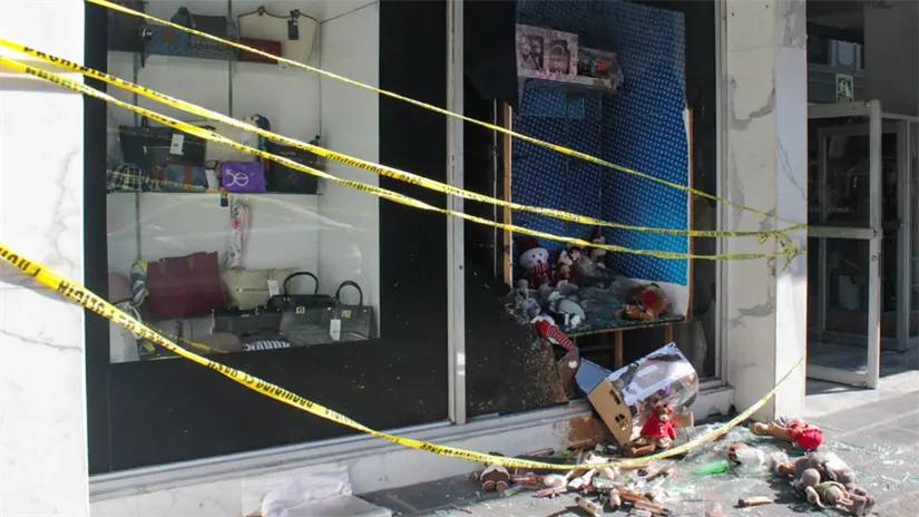 La tienda cree que la puerta de cristal y alarma bastan, pero no garantizan seguridad.Fotos: Jafet Moz