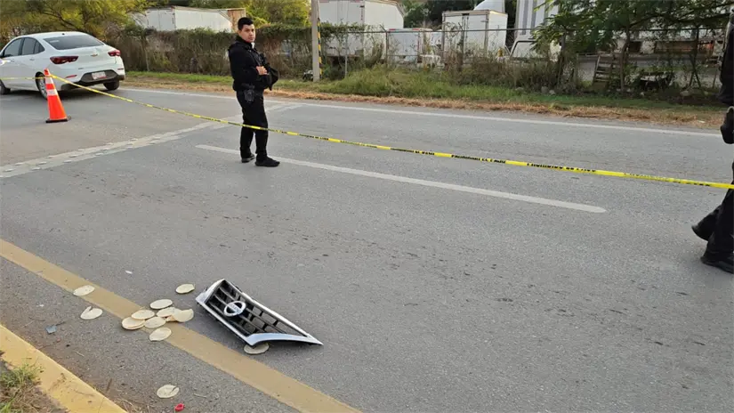 El vehículo responsable es de la marca Nissan, por lo que son una de las primeras pistas que tiene la Fiscalía para dar con el paradero del conductor | Foto: FGJ