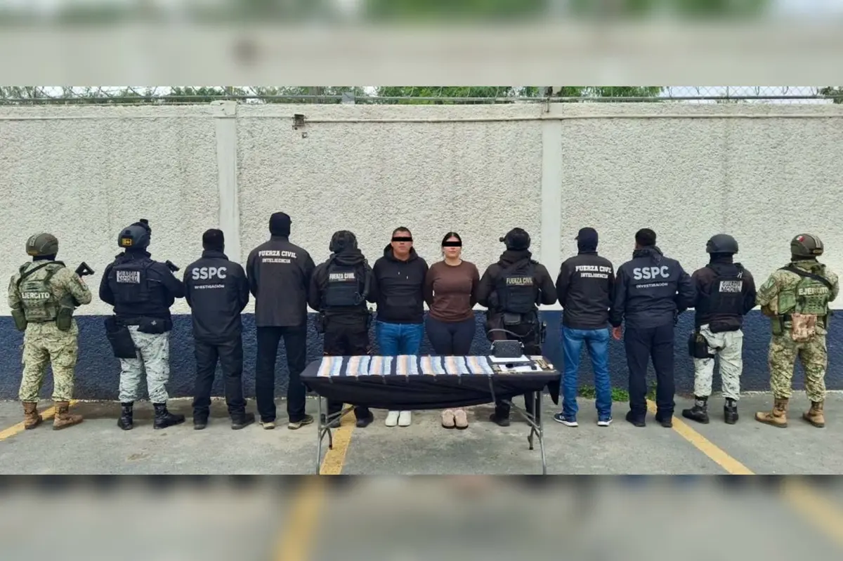 La detención de una pareja identificada como generadora de violencia. Foto: Fuerza Civil