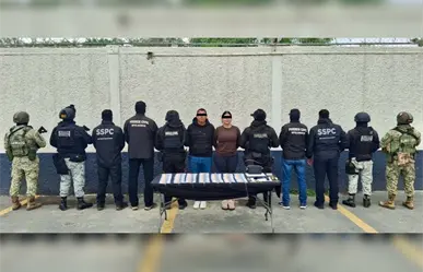 Detienen en Apodaca a pareja con armas, droga y más de 100 mil pesos