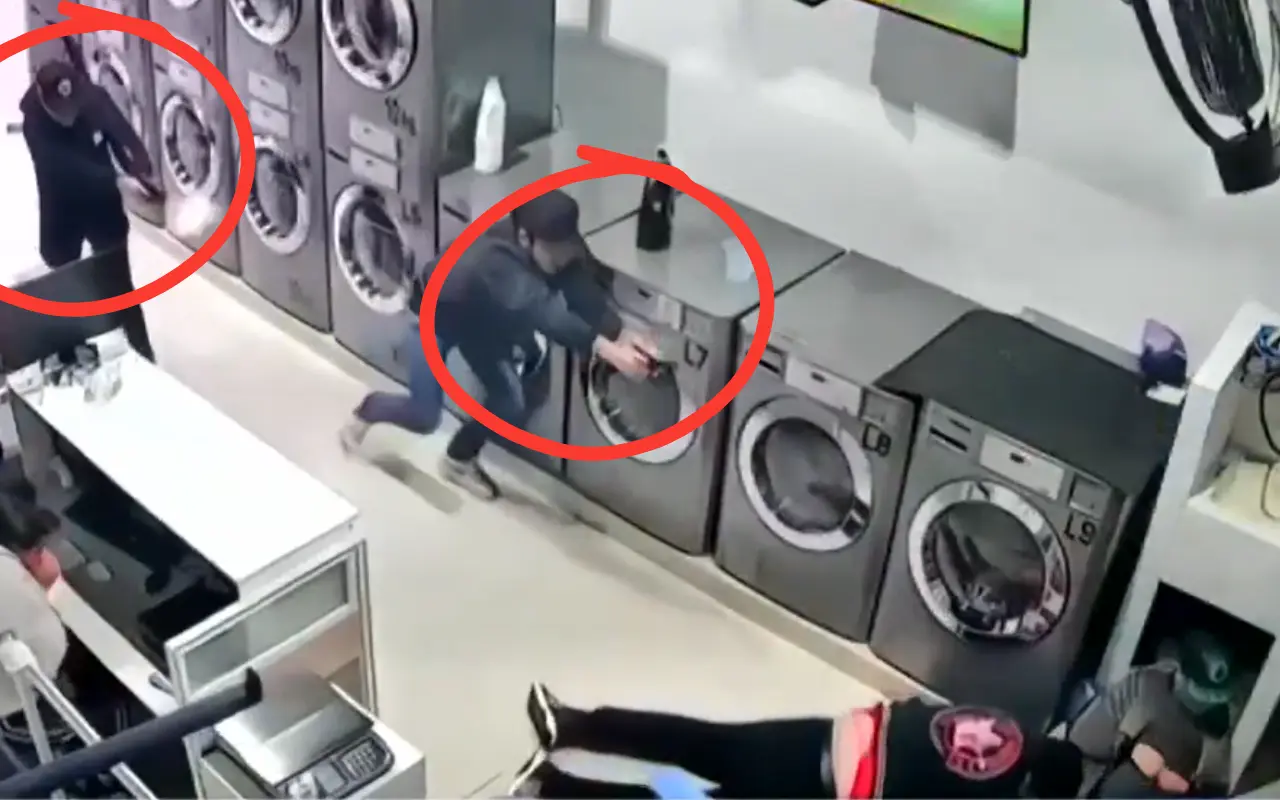Tres sujetos armados ingresaron a la lavandería Ultra Clean en Plaza Arkana Norte para realizar un ataque directo. Foto: Captura