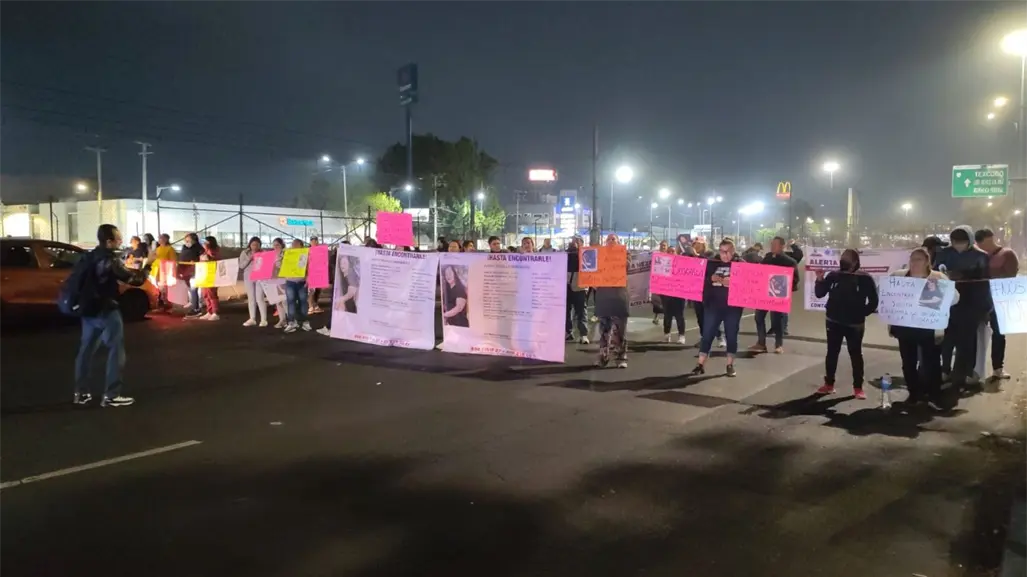 Familiares de Judith Hernández bloquean Calzada Ignacio Zaragoza para exigir la localización de su cuerpo