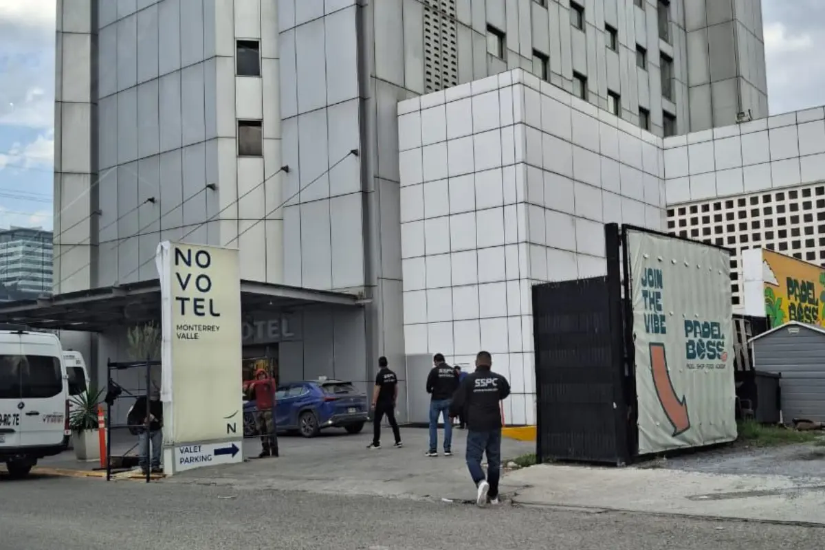 La Policía Federal Ministerial detuvo a una mujer de Durango en el Novotel por un presunto fraude financiero que ha sido investigado. Foto: Brenda Reza