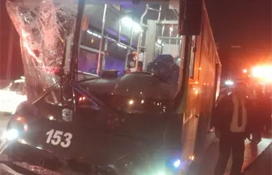 Choque entre Ecovía y transporte de personal deja 5 heridos en Guadalupe
