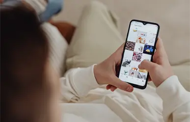 ¿Qué hacen los jóvenes para evitar "ciclarse" en redes sociales? Esto hacen contra el dump scrolling