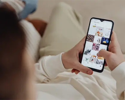 ¿Qué hacen los jóvenes para evitar "ciclarse" en redes sociales? Esto hacen contra el dump scrolling
