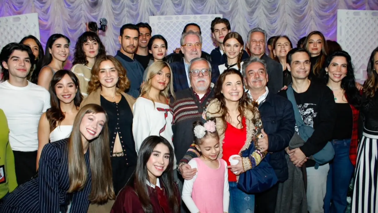 La producción de Somos familia reúne a un sólido reparto de actores y actrices que combinan experiencia, vigencia y nuevas generaciones. Foto: Cortesía Televisa
