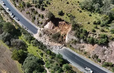Autopista Tenango - Ixtapan queda bloqueada por derrumbe y estas son las alternativas viales