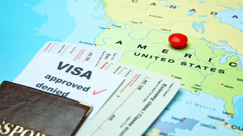 La nueva tarifa de la visa H-1B afecta a empresas, universidades y hospitales que dependen de talento extranjero. Foto: Canva