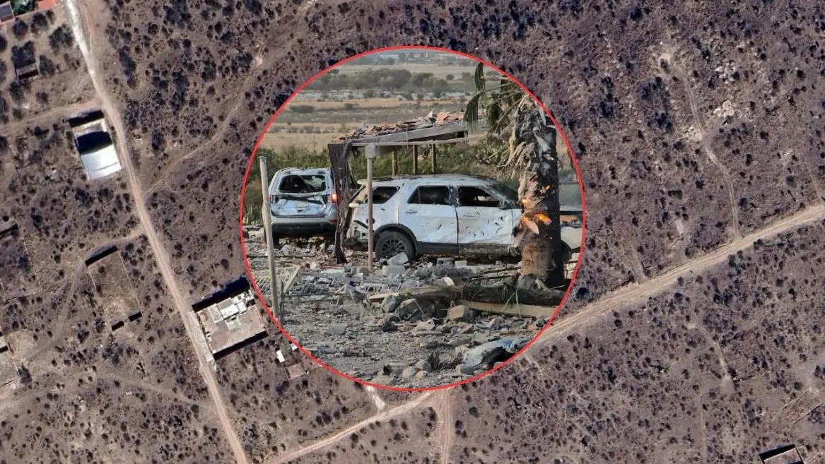 La explosión dejó hasta 3 personas muertas y la destrucción de una vivienda y al menos un par de camionetas. Fotos: Luis Lozano / Goole Earth