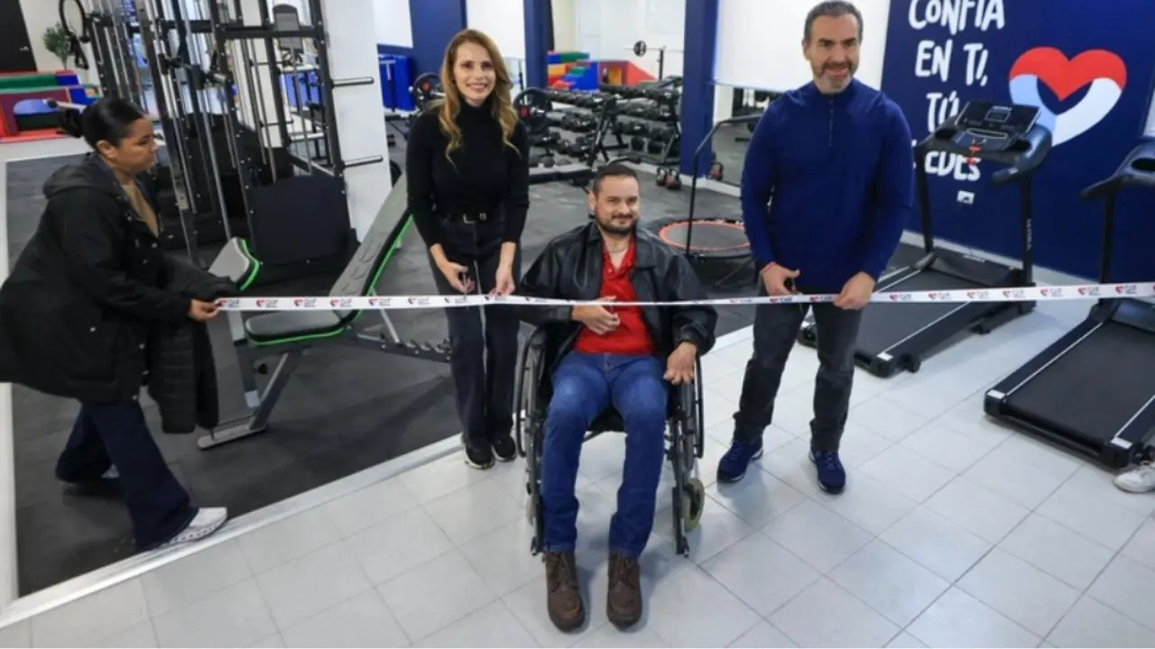 El alcalde Adrián de la Garza y su esposa, la presidenta del DIF, Gaby Oyervides Foto: Gobierno de Monterrey