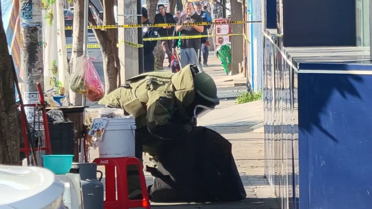 Los especialistas del Grupo Potasio permanecieron al menos unas tres horas trabajando en el sitio para determinar la naturaleza exacta del objeto/Foto: Jafet Moz