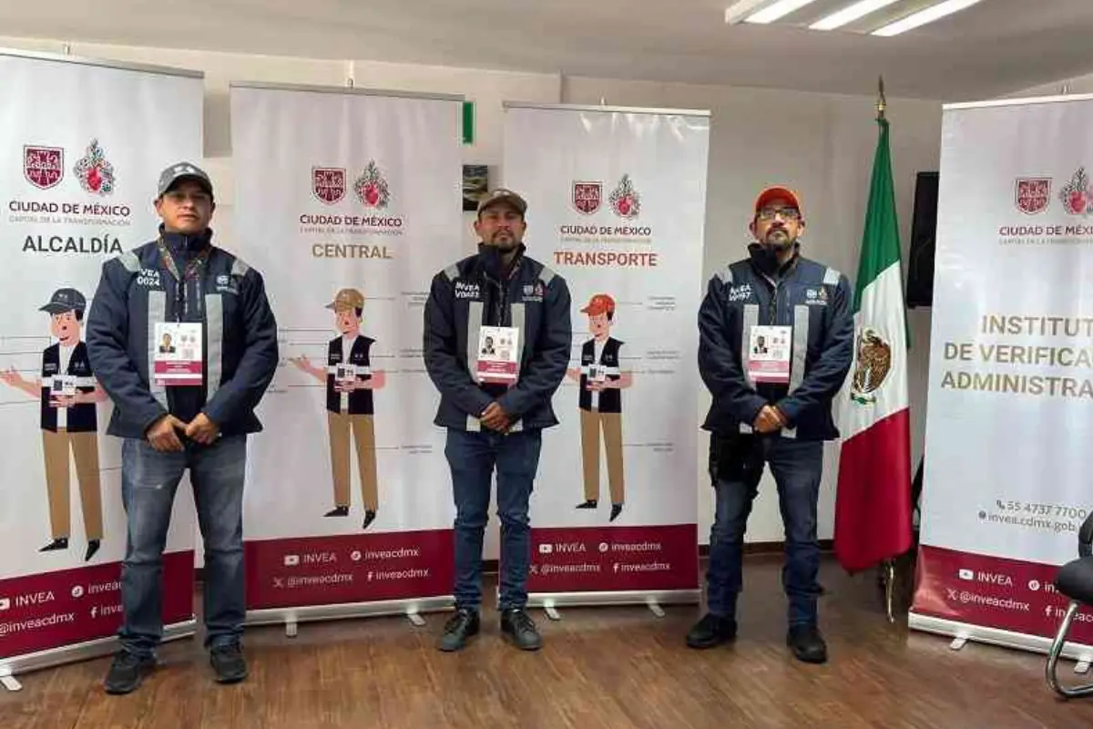 ¿Gorra naranja o gris? Los 5 filtros de seguridad para identificar a un verificador real del INVEA. Foto: Especial